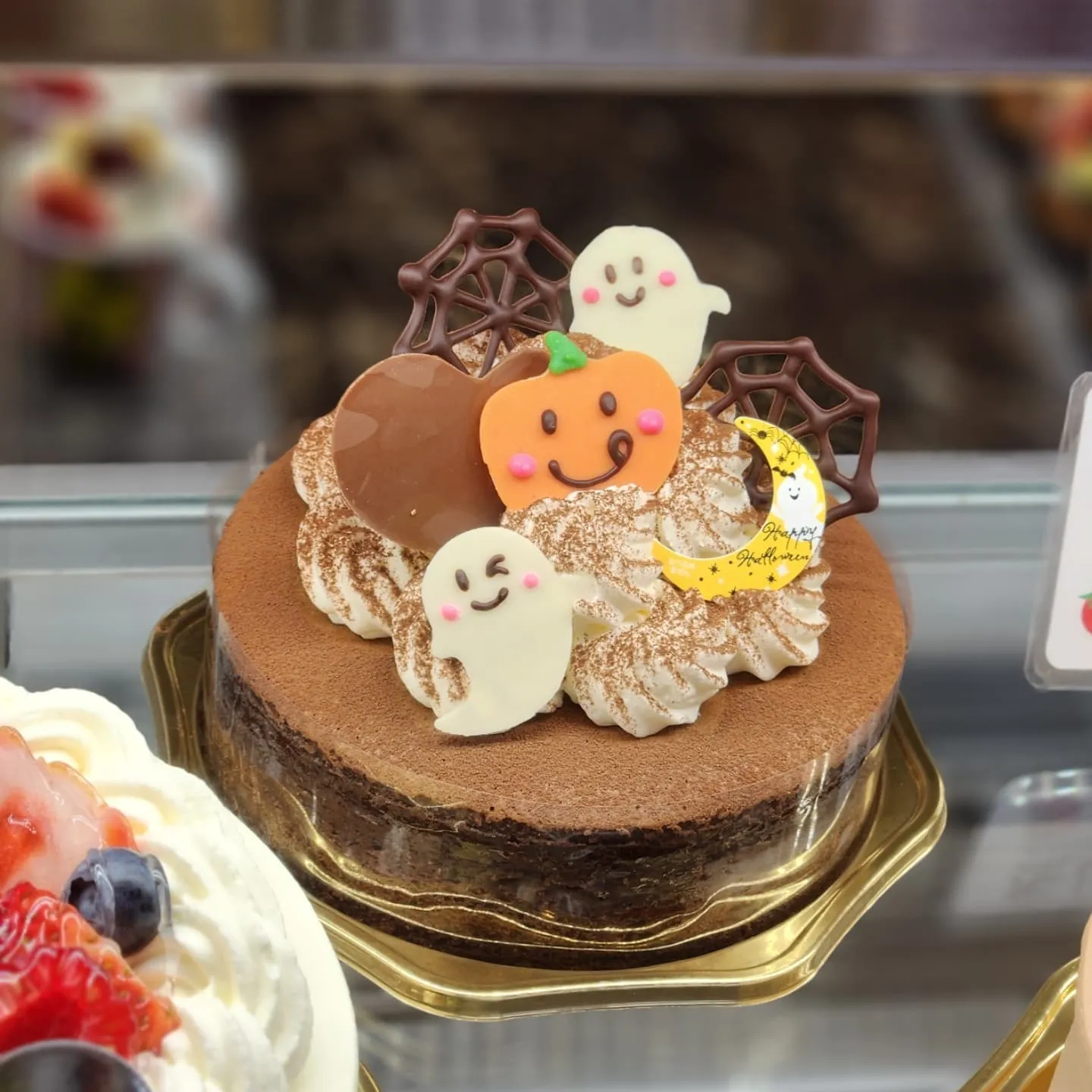 おはようございます🌞　ハロウィンケーキ少しですが並んでます🎃