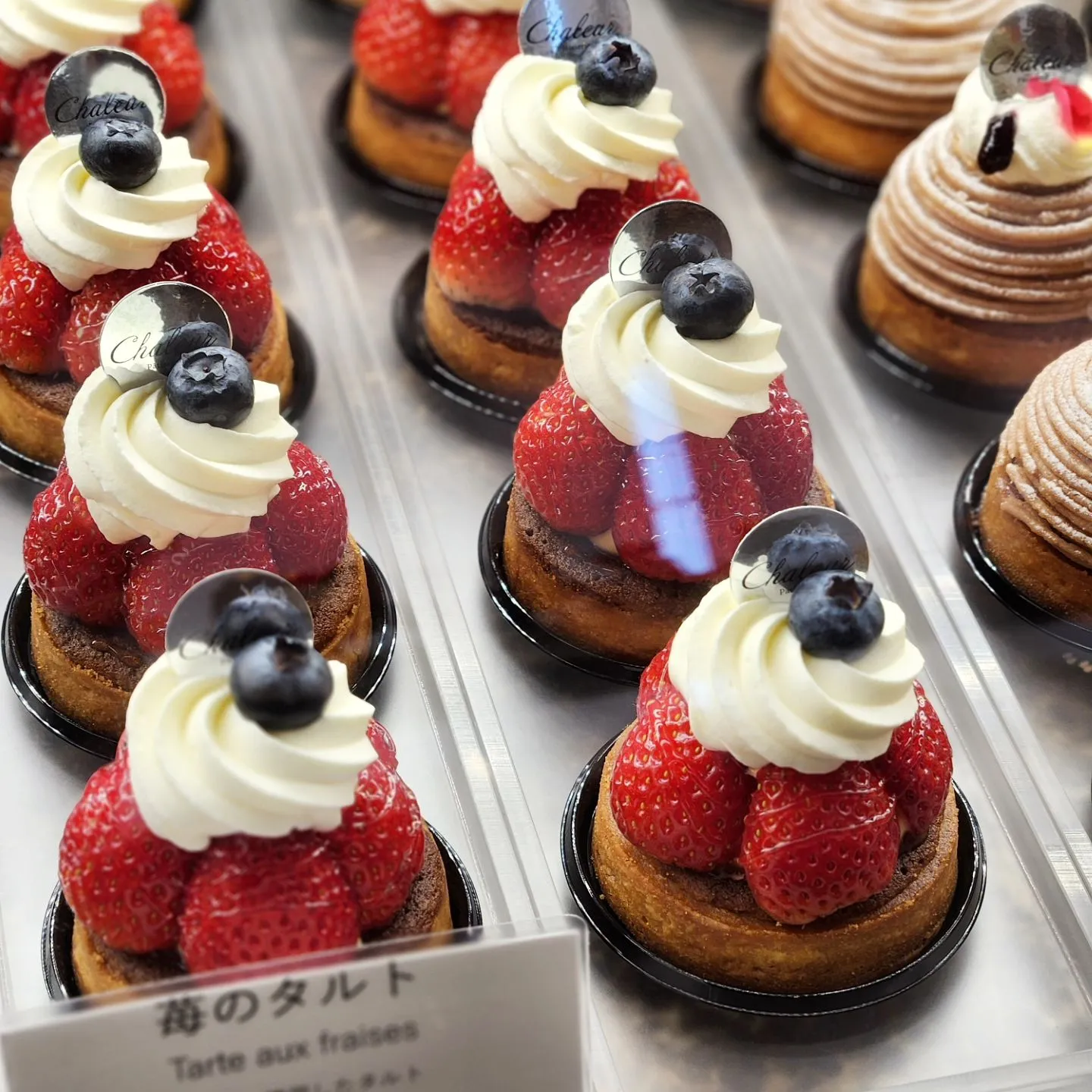 こんばんは🌛　国産の苺が出始めました🍓